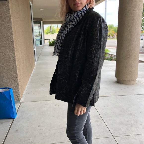 COPY - NWOT Ladies leather Blazer with snake skin patterns - Picture 3 of 4